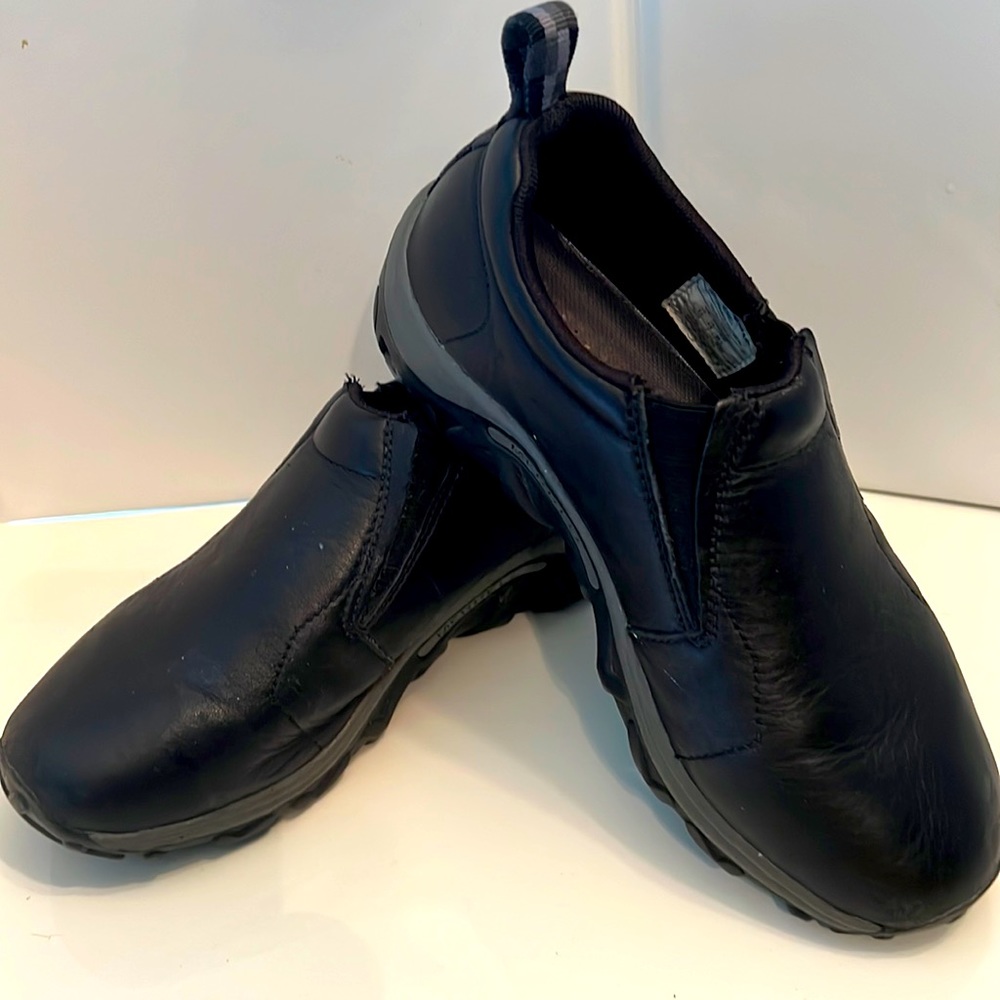 Merrell Jungke Mocs.  Black leather, Euro size 34.5 youth 3.5, ladies 5.  EUC